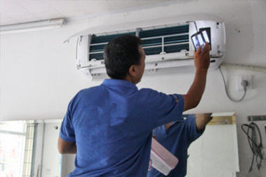 專業空調維修、中央空調維修、空調加氟、空調拆裝、空調移機、美的空調、海爾空調、格力空調、大金空調、海信空調、奧克斯空調