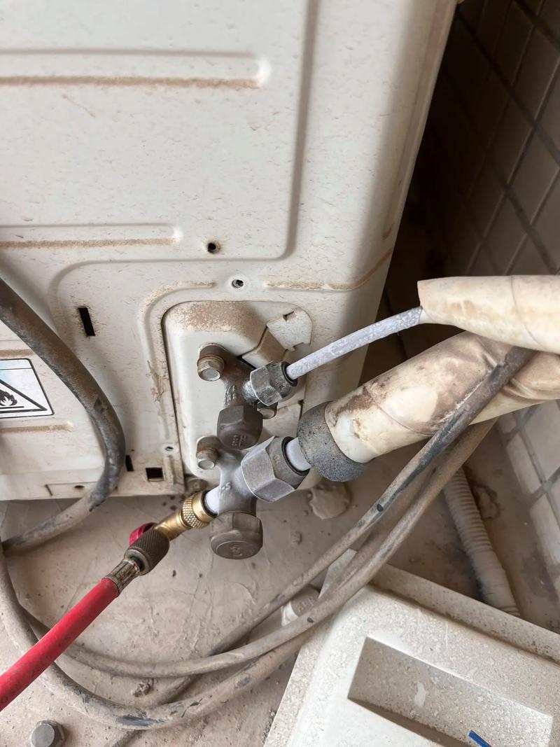 空調(diào)拆裝,市政空調(diào)漏雪種,搞定#家電維修 #空調(diào)加雪種