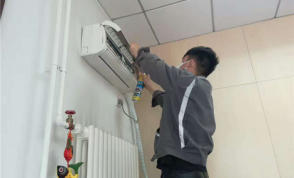 空調拆裝空調移機維修空調加氟清洗保養空調提供柜機、中央空調、變頻掛機服務